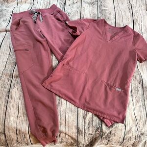 Figs Quartz Scrub Set with Casma 2 Pocket Top and Jogger Pants Both Size XS